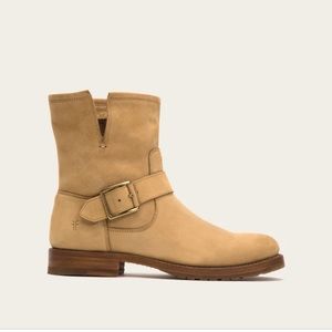 Frye Natalie Engineer Short Boot Suede Sand tan